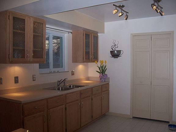 4th image of 47087 Betty St