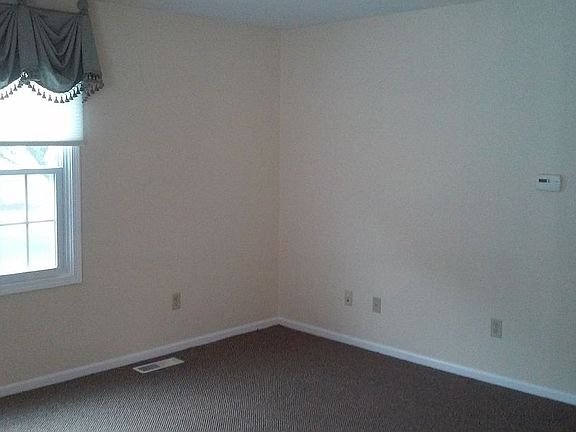 5th image of 16 Foxcroft Trl