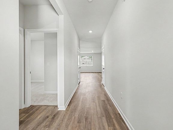 5th image of 524 Duvall St.