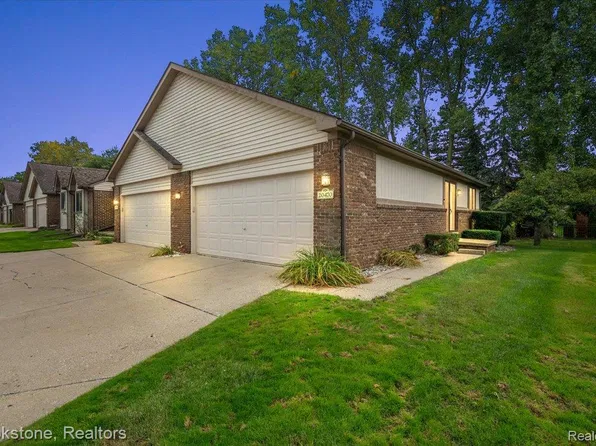 20470 Longwood Dr, Clinton Township, MI 48038