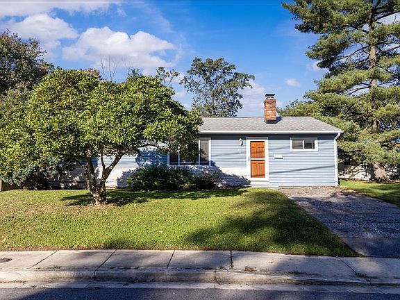 3rd image of 1004 Phillip Dr