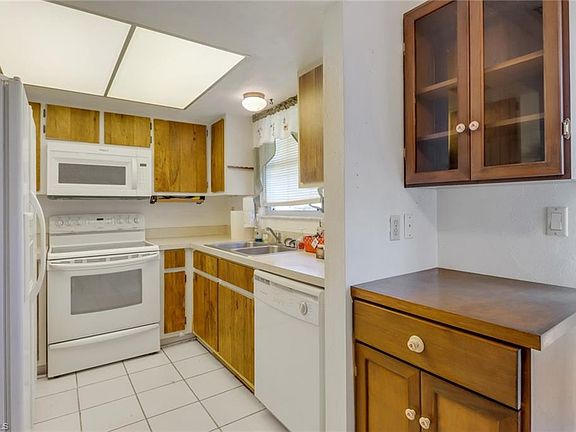 5th image of 1204 NE 9th ST
