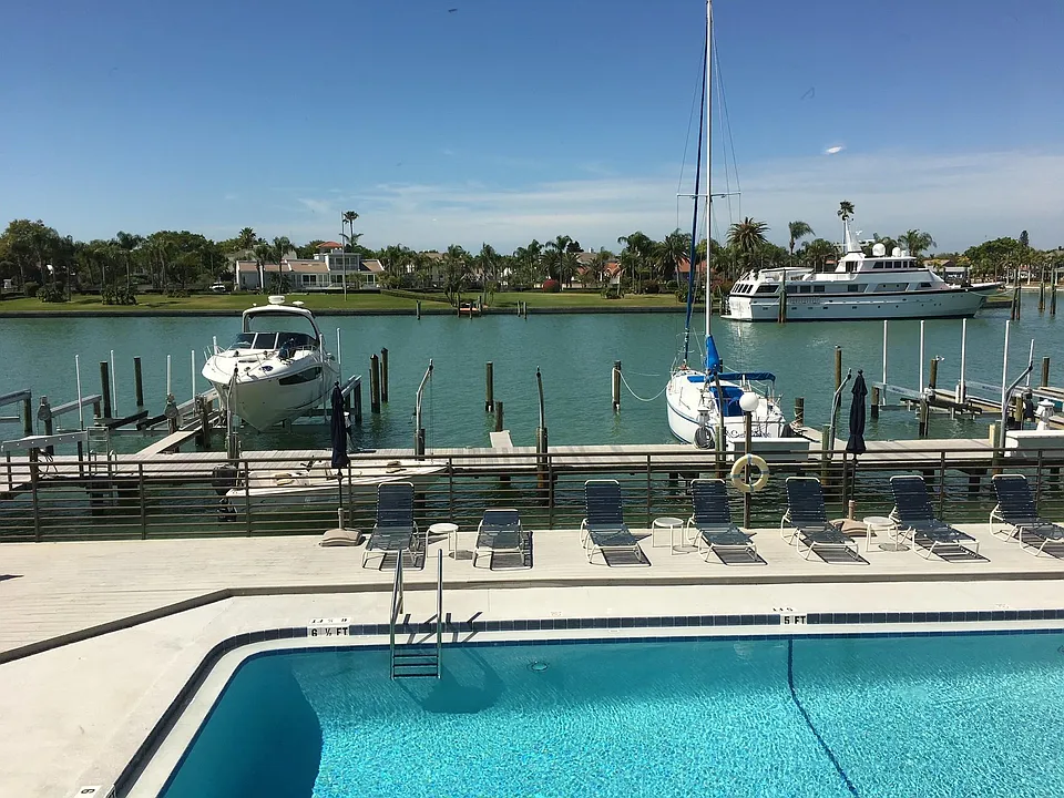 522 Pinellas Bayway S #106