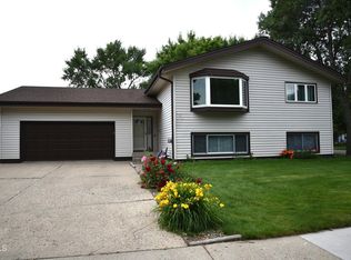 701 E Wachter Ave, Bismarck, ND 58504