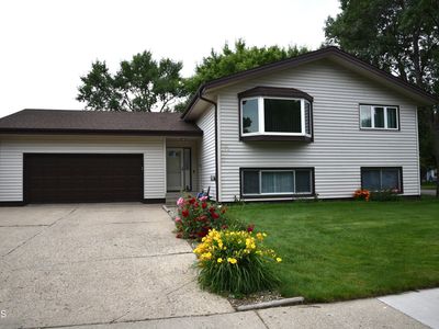 701 E Wachter Ave, Bismarck, ND, 58504