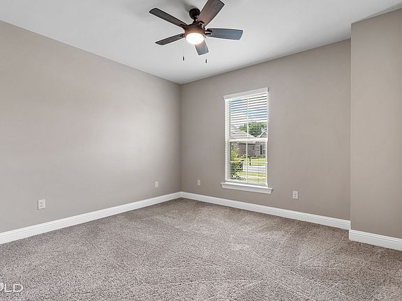 4th image of 211 Hyperion St