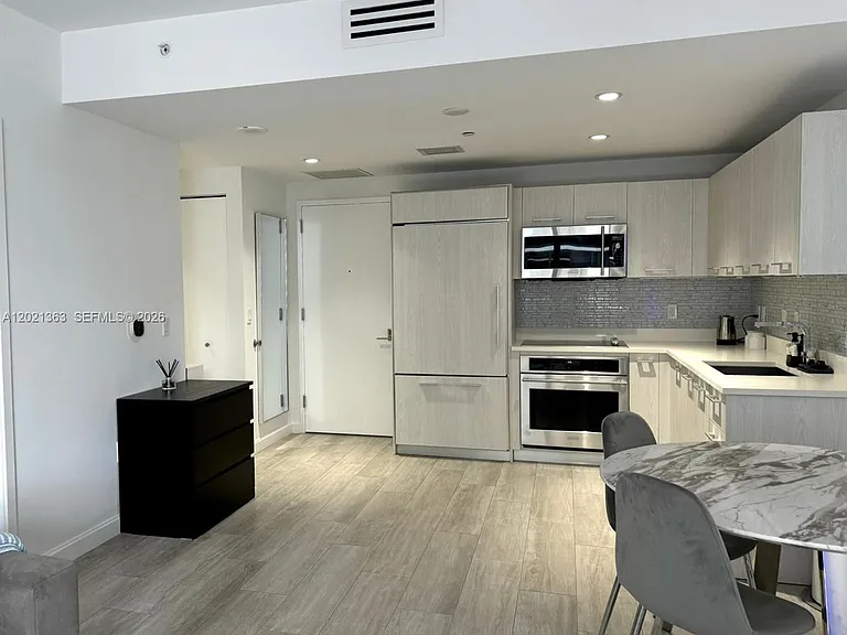 45 SW 9th St #3107 — Photo 4