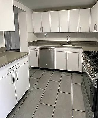 5th image of 157 E 57th St APT 19C
