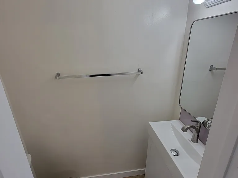 13531 Wyandotte St #9 — Photo 7