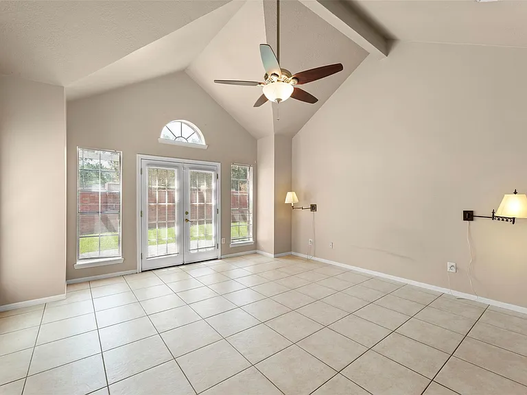 1723 Monvale Ln — Photo 13