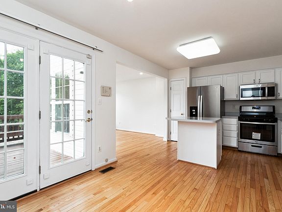 4th image of 23071 Potomac Hill Sq