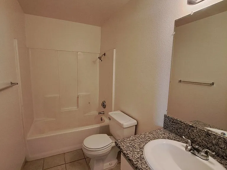 5218 E Lowe — Photo 12