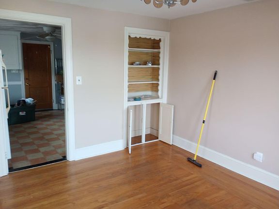 3rd image of 144 S Blossom St Floor 2