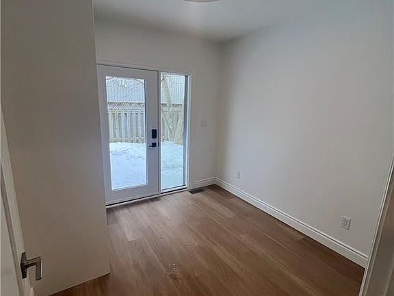 5th image of 332 King St W #3
