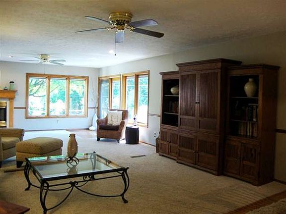 4th image of 2109 Valdez Dr
