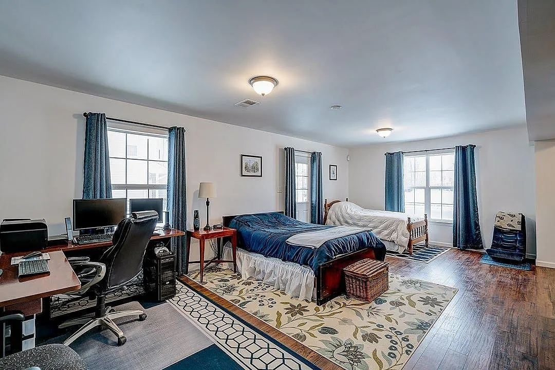 458 Jacobsen Dr — Photo 1