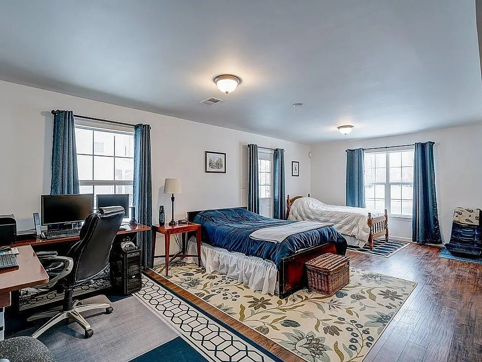 458 Jacobsen Dr #1