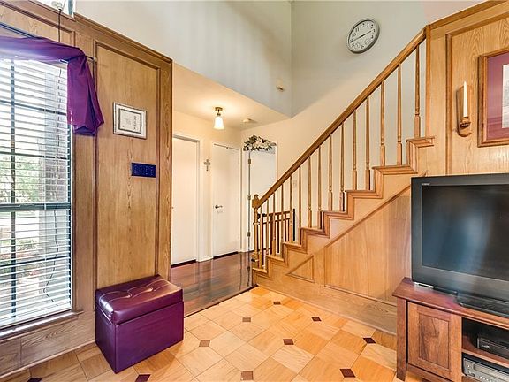 3rd image of 6614 Shorewood Dr
