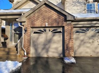 201 Old Oak Ct W, Buffalo Grove, IL 60089