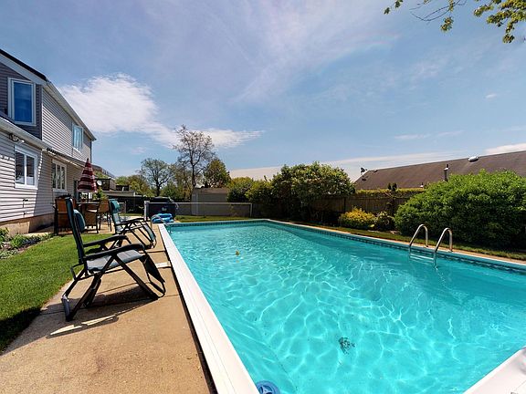 4th image of 1093 West Lake Drive
