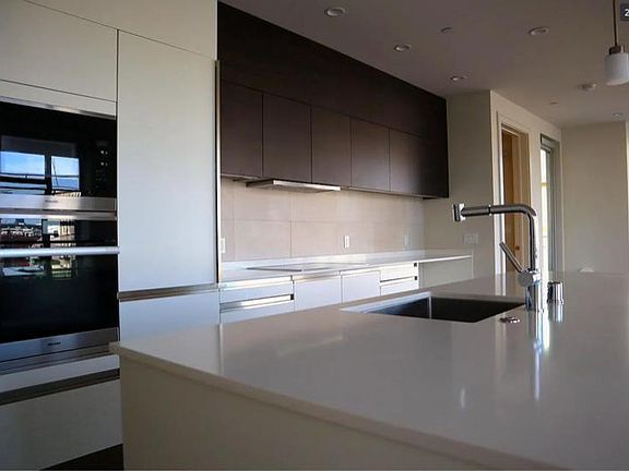 3rd image of 600 S Van Ness Ave #204