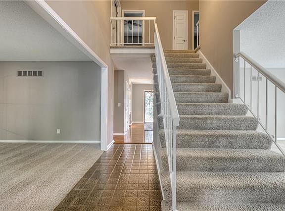 4th image of 8837 Rosewood Dr