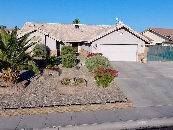 2nd image of 3850 Smoketree Cir