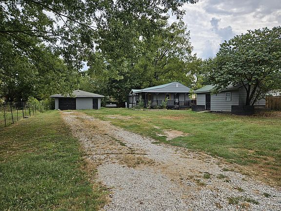 3rd image of 292 S Oak Avenue