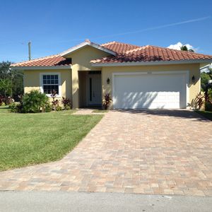 1021 Elrado St, Naples, FL, 34103