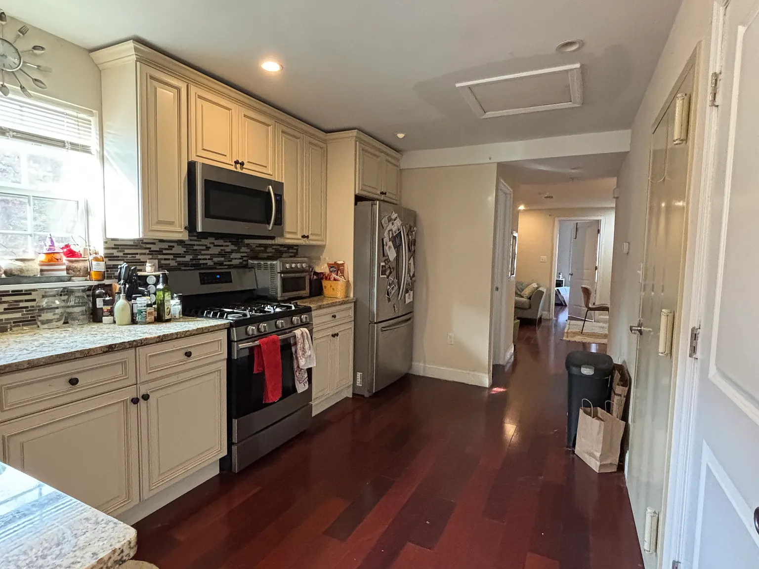 2 bed, 800 sqft, $2,100 — Photo 2