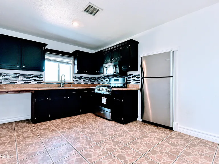 753 N Carolina Dr — Photo 10