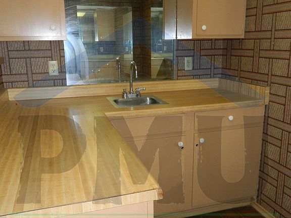 5th image of 302 W Center St