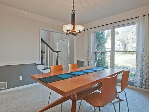 5th image of 2303 Woodcrest Dr SE