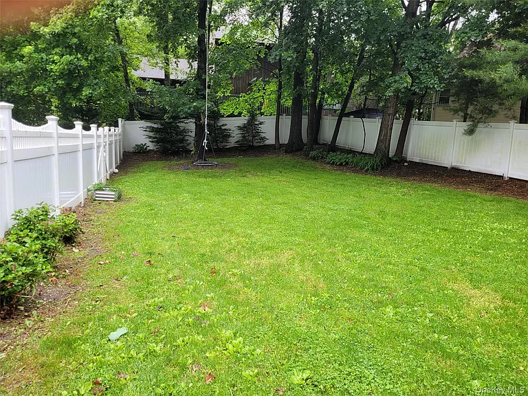 Apricot Rd — Photo 25