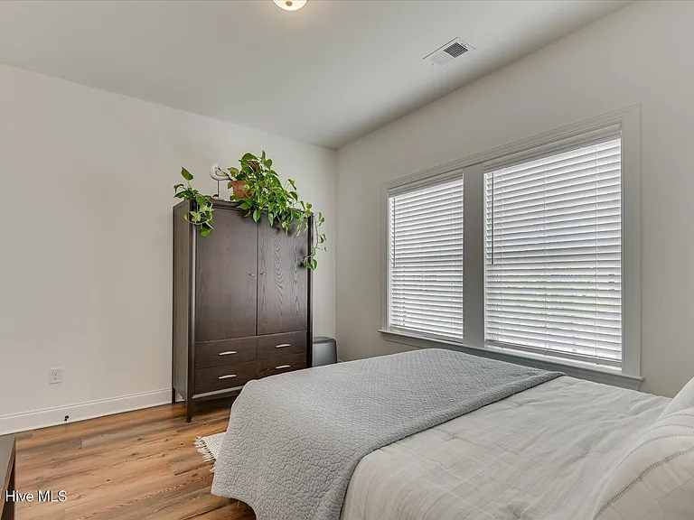 2049 Warbler Dr — Photo 31
