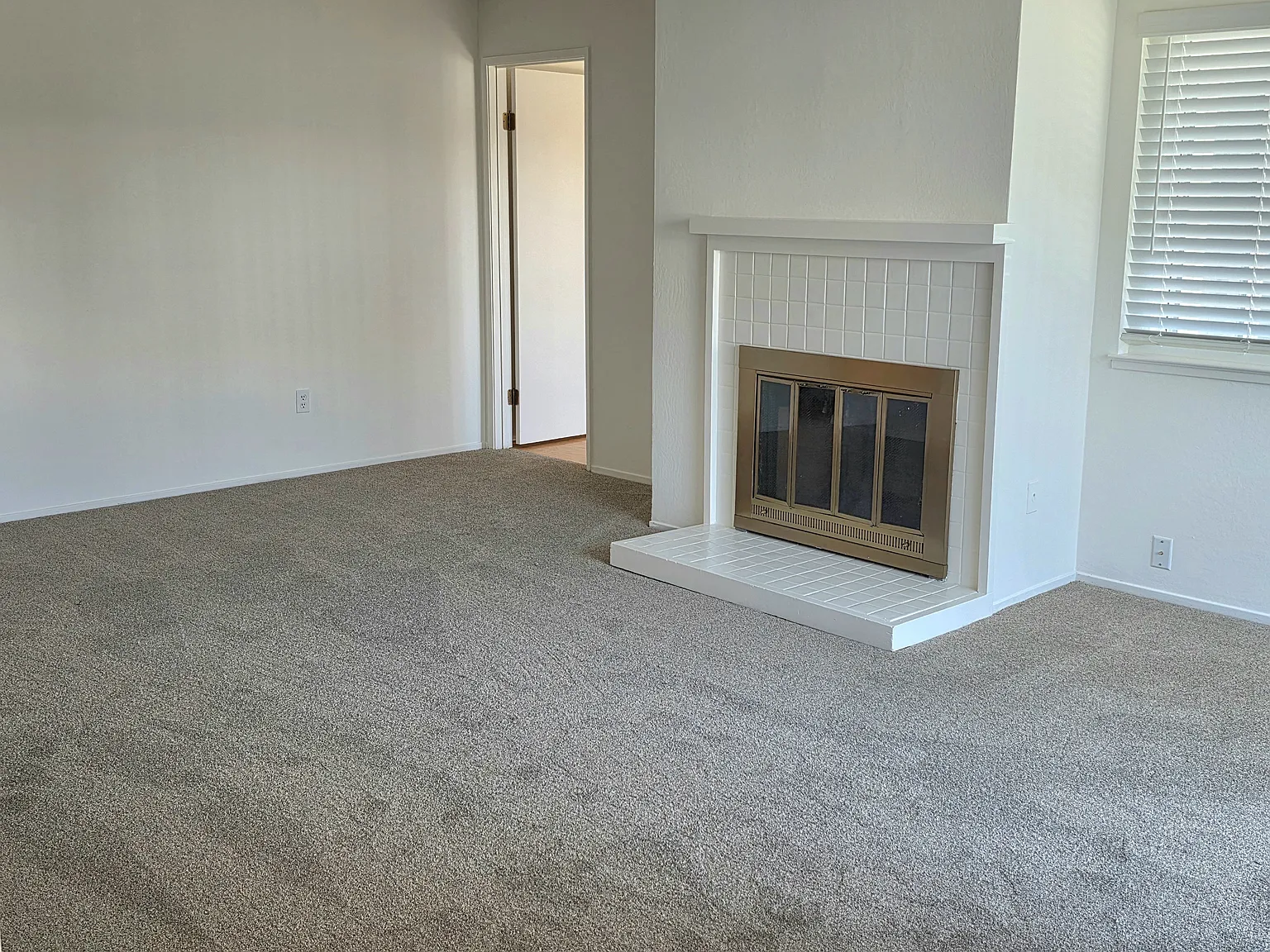 3 bed, 1359 sqft, $5,000 — Photo 4