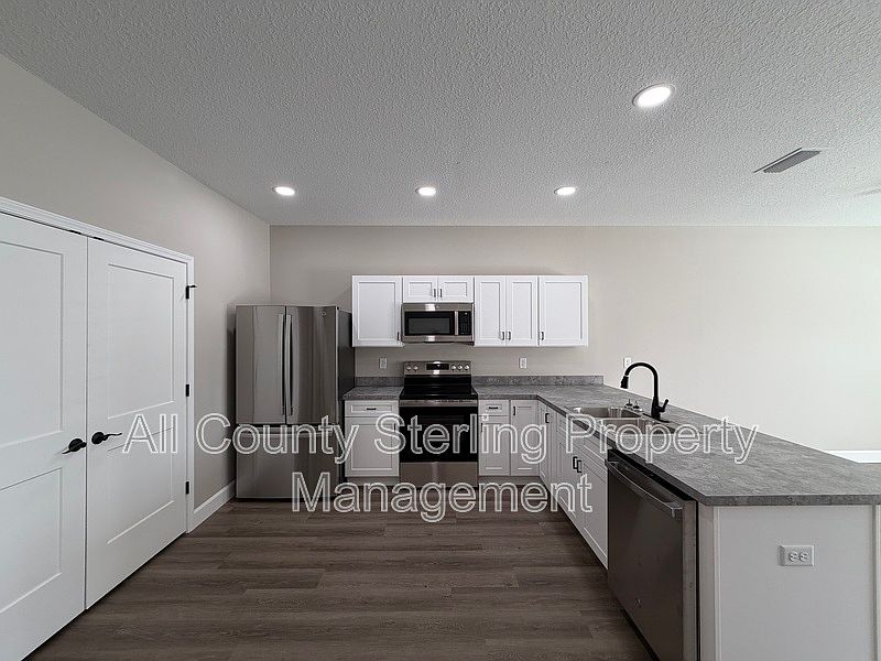 1st image of 1390 SE Magnolia Loop #101