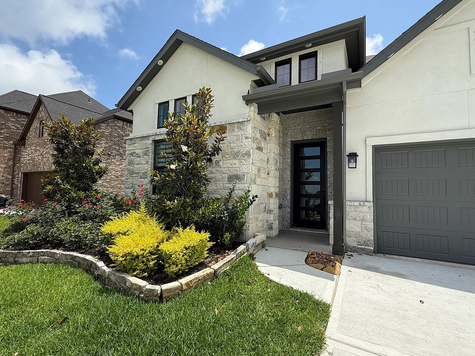 4 bed, 2505 sqft, $6,199 — Photo 2