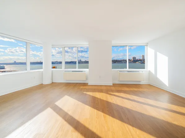 160 Riverside Boulevard image 3 of 17