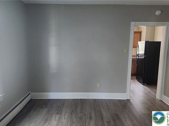 4th image of 28 E Walnut St