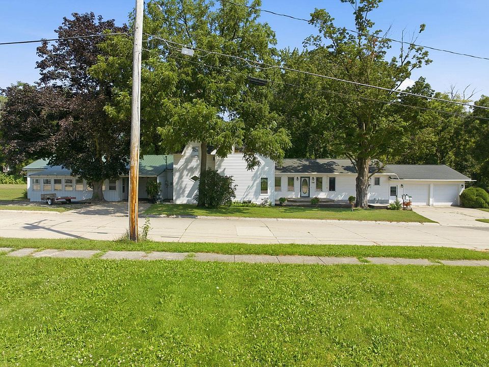1st image of 700 Wapsie St