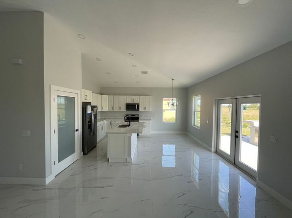 127 Carousel Ave