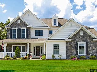 7 Country Club Ln, Voorheesville, NY 12186