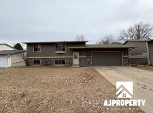 2201 E Tracy Ln, Sioux Falls, SD 57103