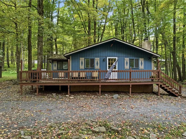 1513 Locust Ln, Pocono Lake, PA 18347