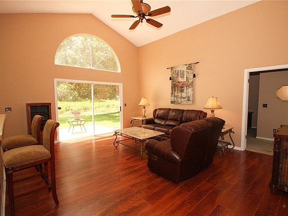 5th image of 641 Remington Oak Dr