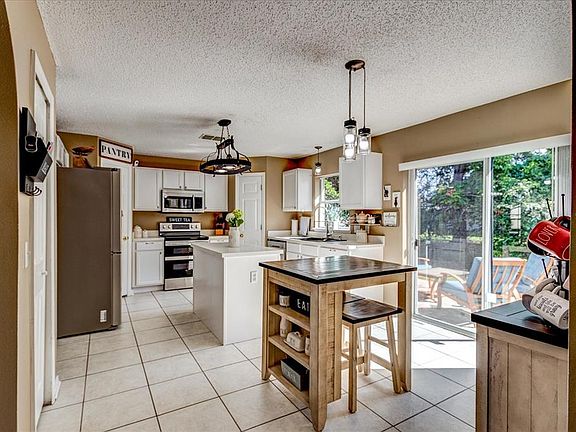 3rd image of 1702 Santee Ave