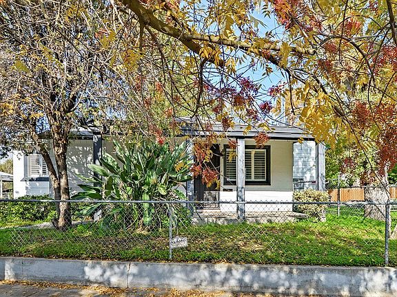 3rd image of 1837 W Flora St
