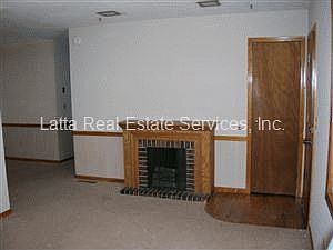 Living Room w/Decor Fireplace