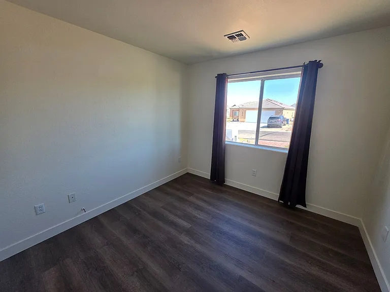 2086 E Jamie Rd — Photo 11